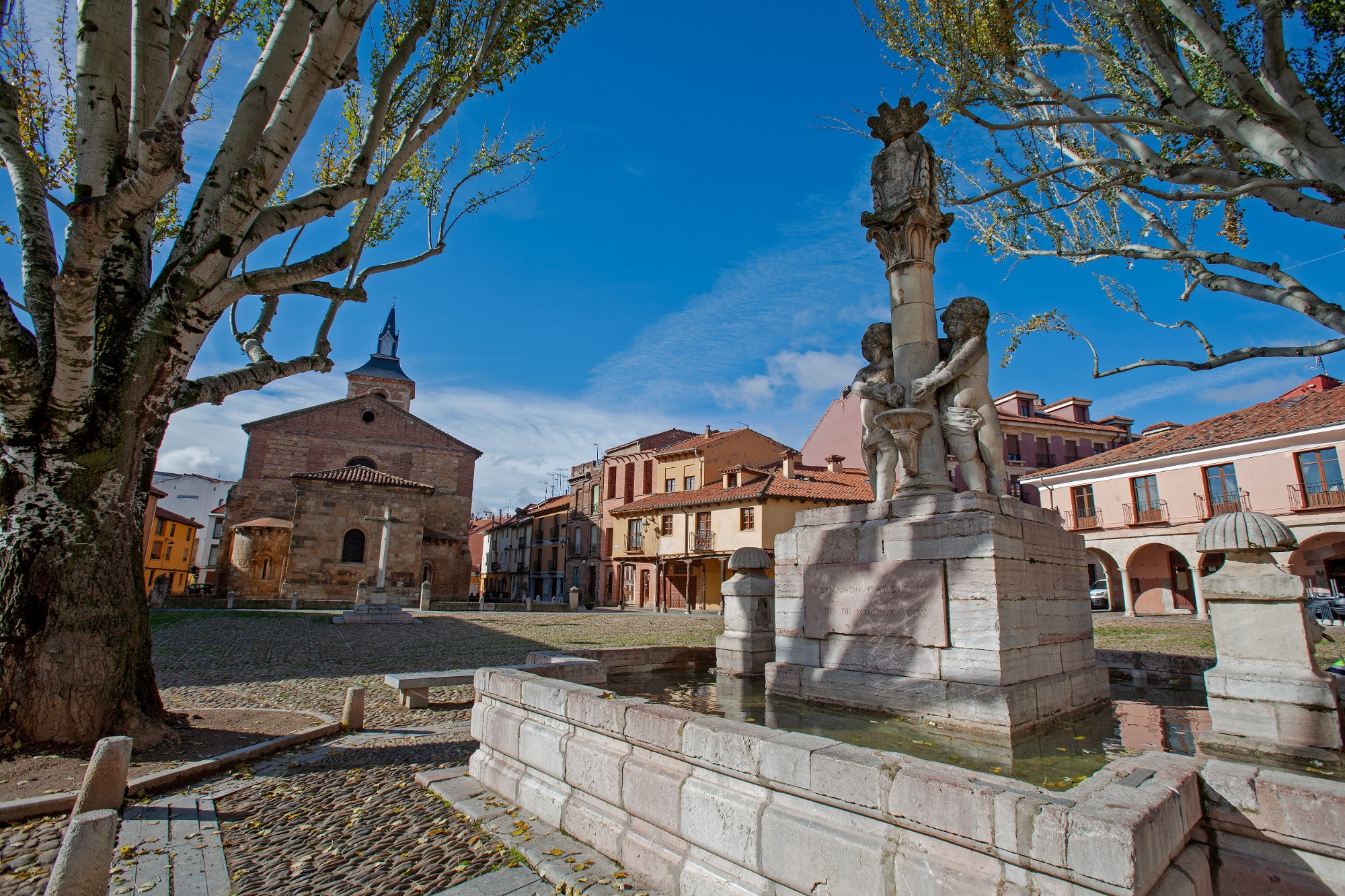 Plaza de Santa María del Camino | Portal de Turismo de Castilla y León